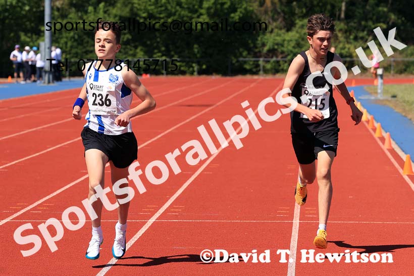 Boys under-15s 1500 metres, 2025 North Eastern Track and Field Champs., Shildon, County Durham. Photo: David T. Hewitson/Sports for All Pics
